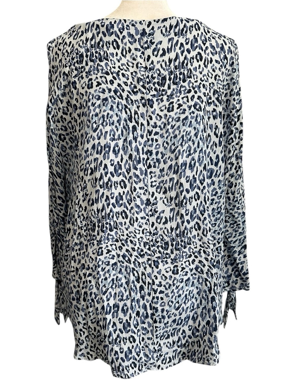 Charlie Paige Navy and Light Blue Leopard Print Blouse size XL/TG - Picture 3 of 6